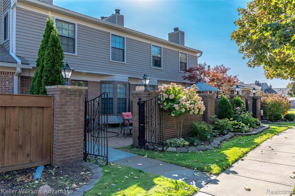 22270 Pondview - Photo 1