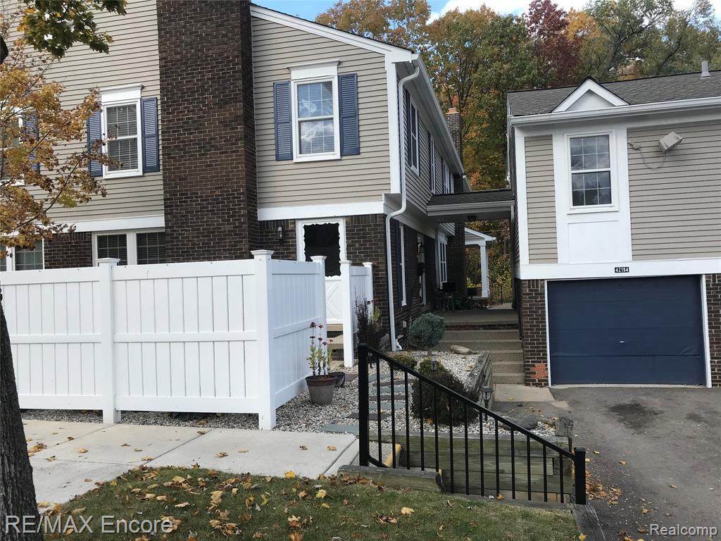 42188 Pellston Dr - Photo 1
