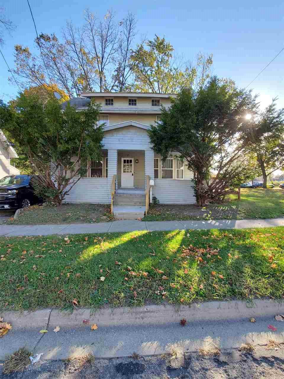 711 Blackstone - Photo 1