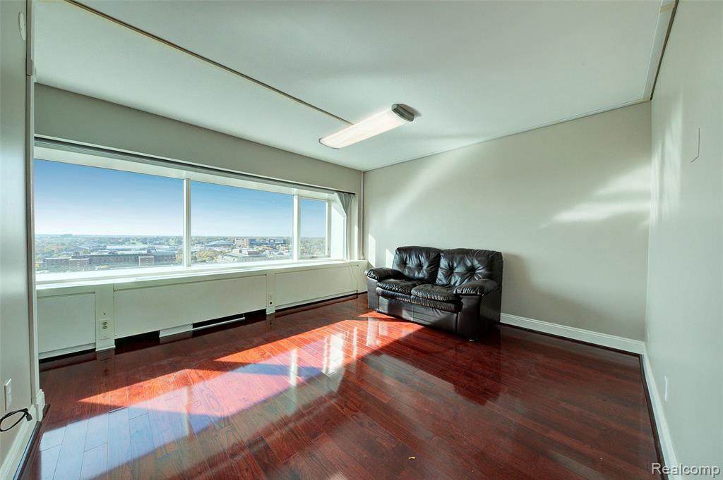 555 William St Apt 19K - Photo 1