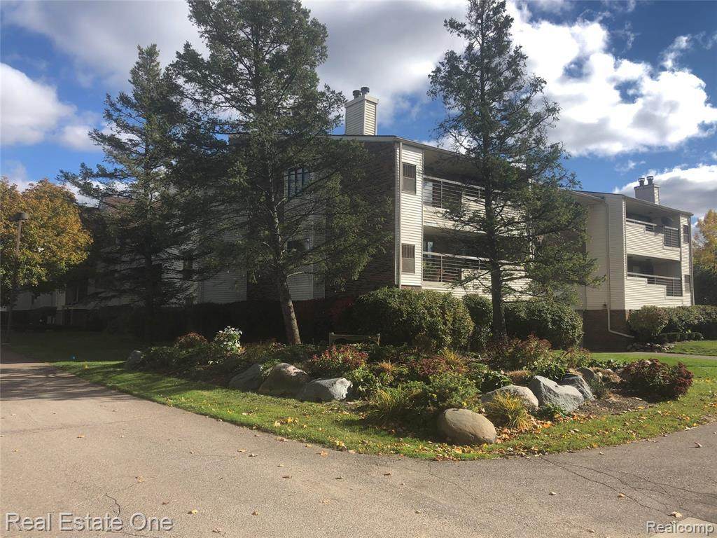 30450 Orchard Lake Rd Unit 65 - Photo 1