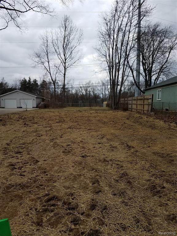 3075 Waukegan - Photo 1