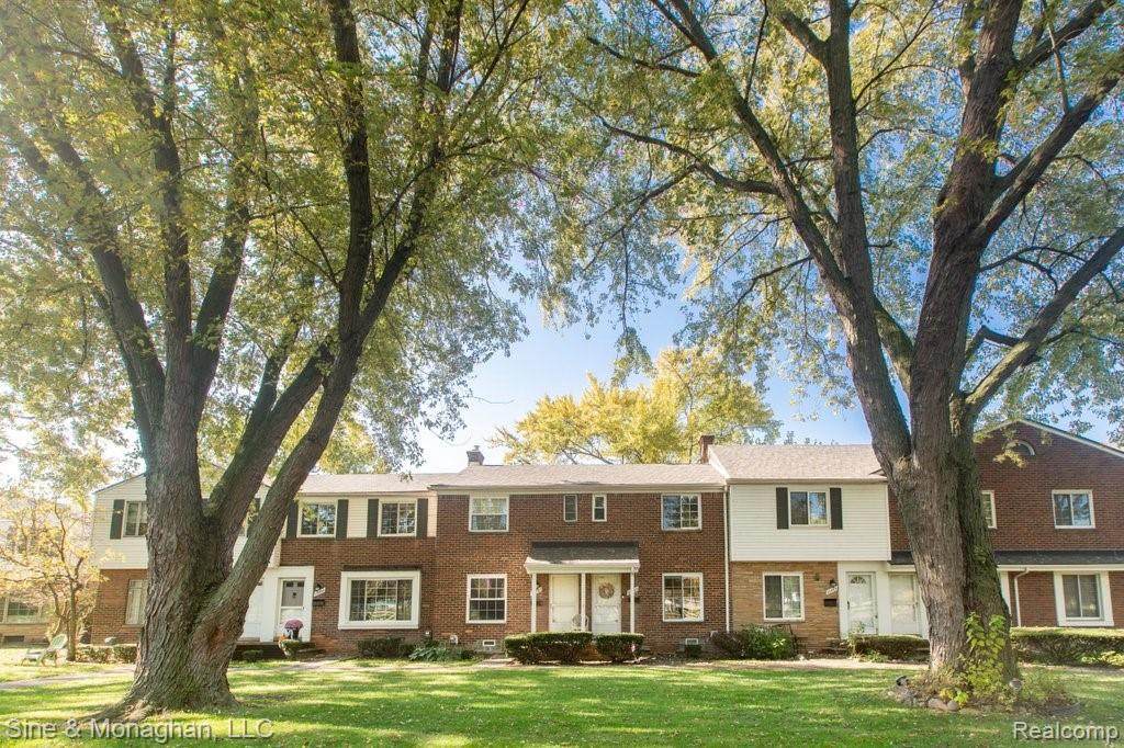 22863 Lakeshore Dr - Photo 1