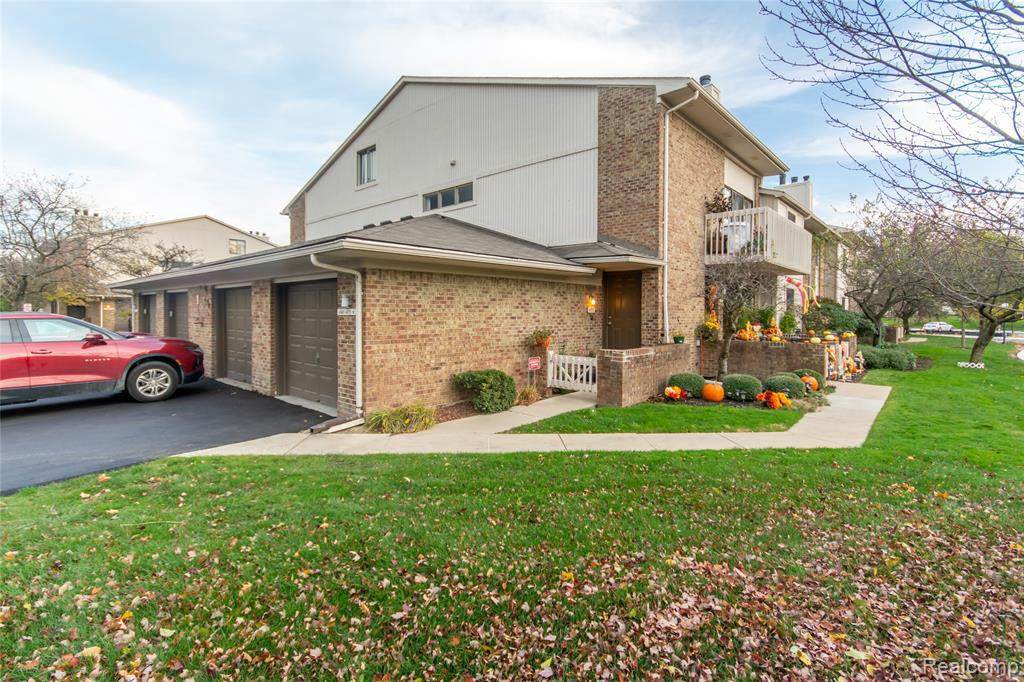 6573 Maple Lakes Crt - Photo 1