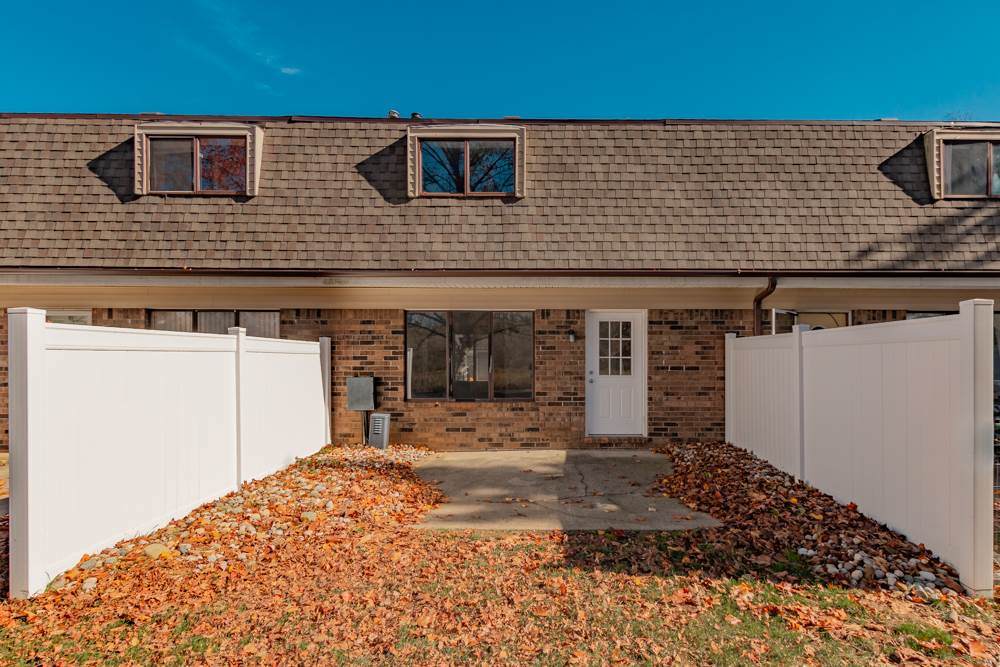 1970 Westbrook Ct - Photo 1
