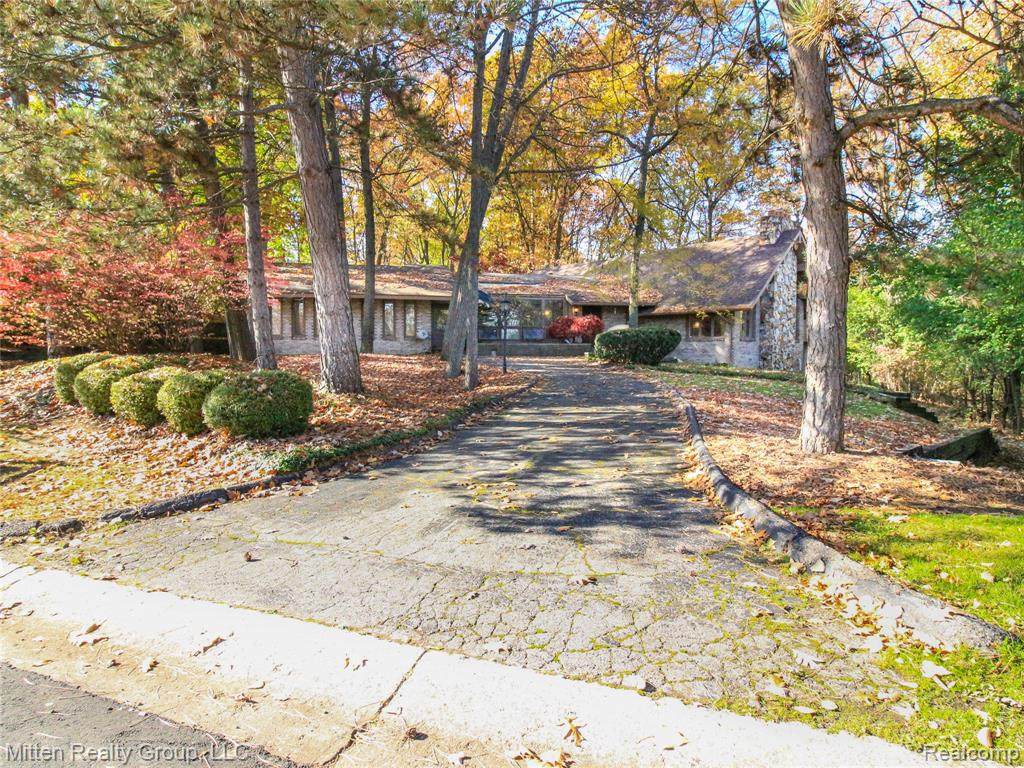 1789 Long Lake Shore Dr - Photo 1
