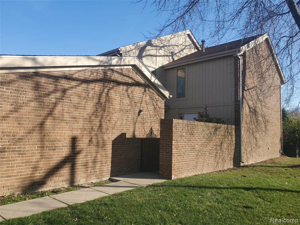 6339 Potomac Cir - Photo 1