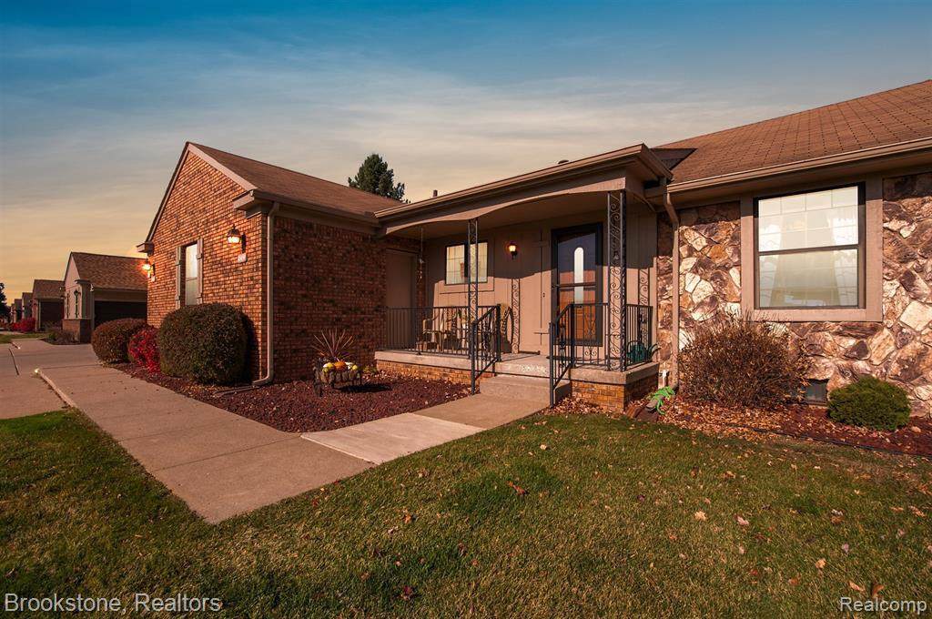 12439 Cambridge Blvd - Photo 1