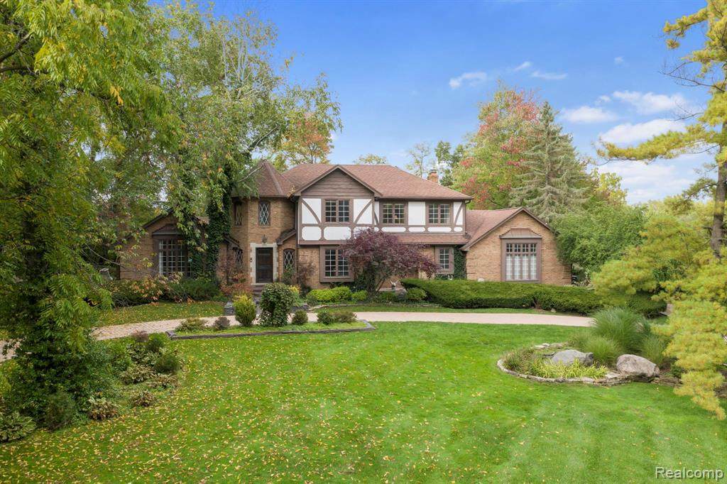 284 Woodwind Drive - Photo 1