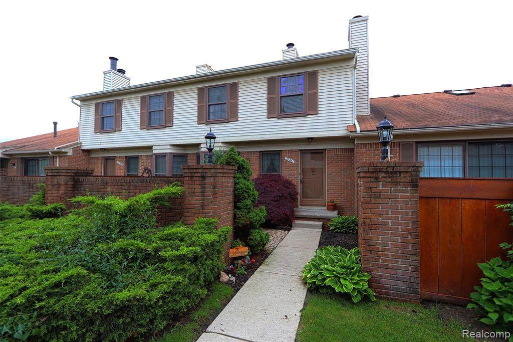 22361 Peachtree - Photo 1