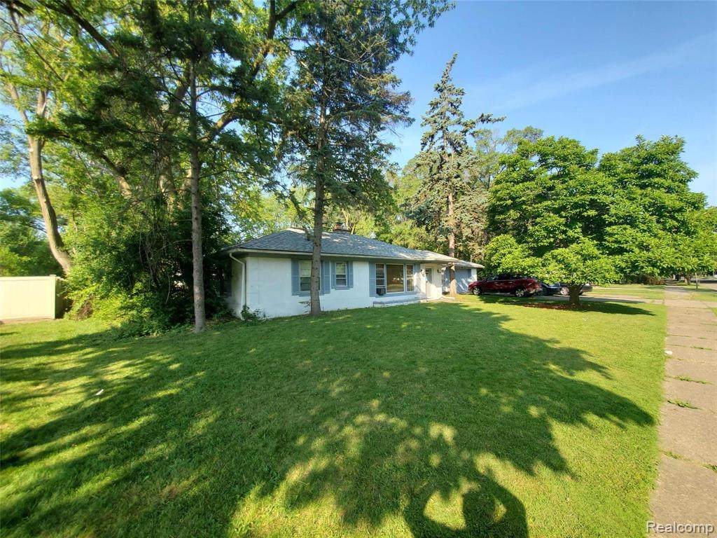 19134 Huntington Ave - Photo 1