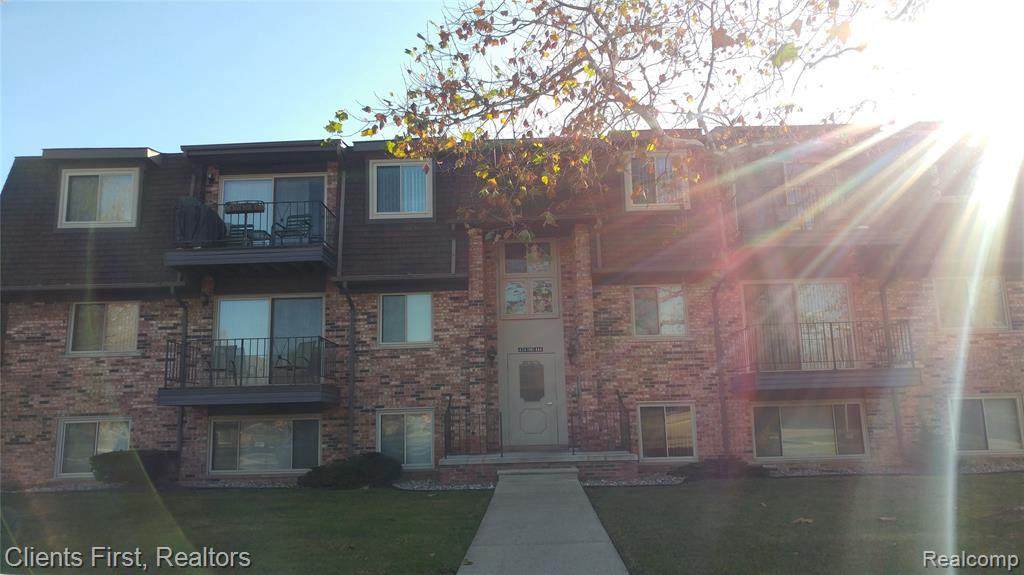 442 Riviera Dr - Photo 1