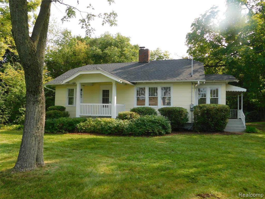 2415 Lansing Ave - Photo 1