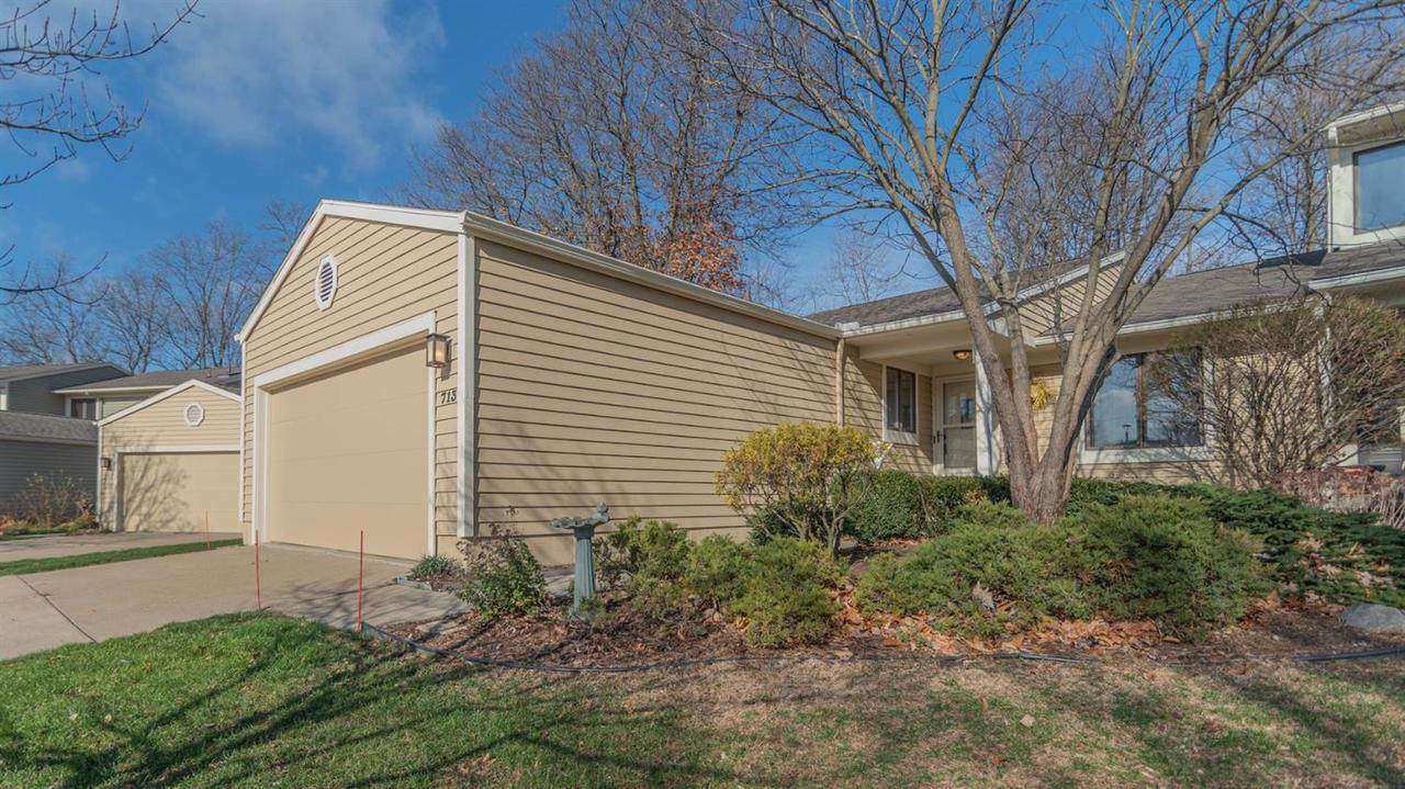 713 Woodcreek Cir - Photo 1