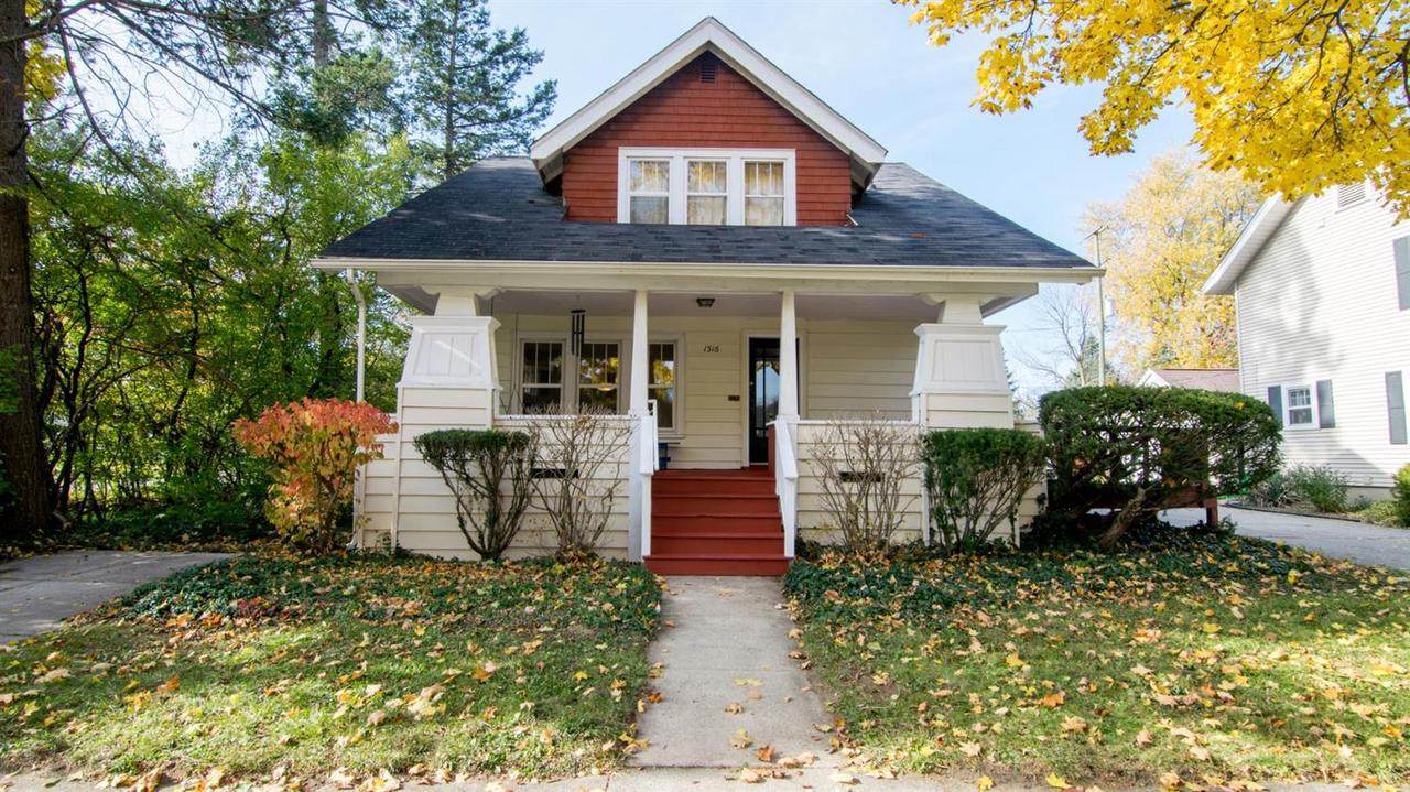 1516 E Park Pl - Photo 1