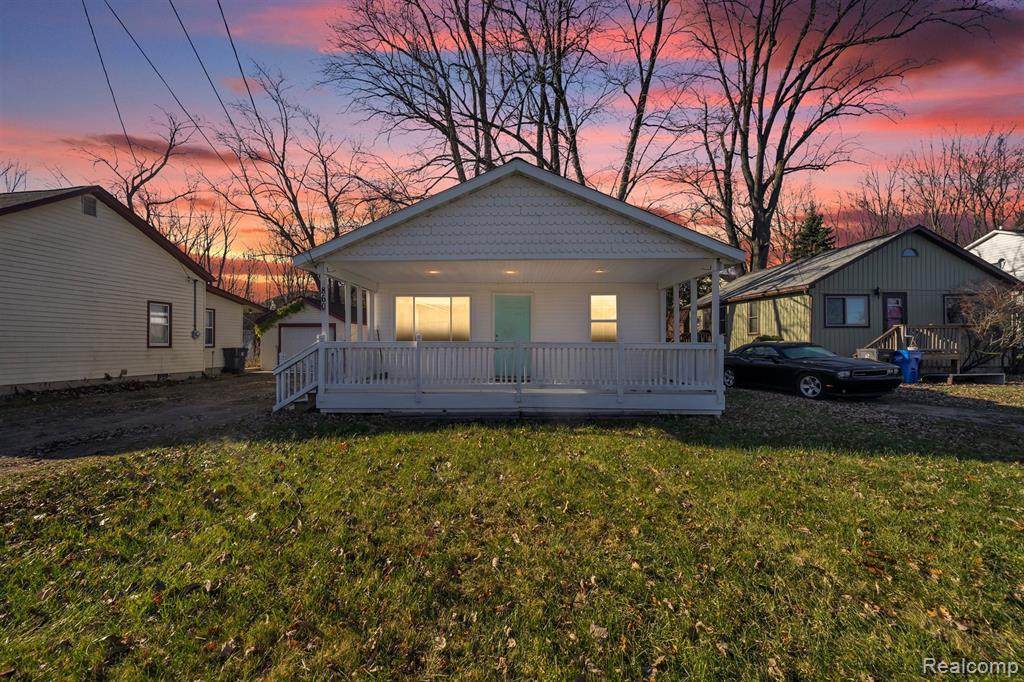 860 Sunrise Park St - Photo 1