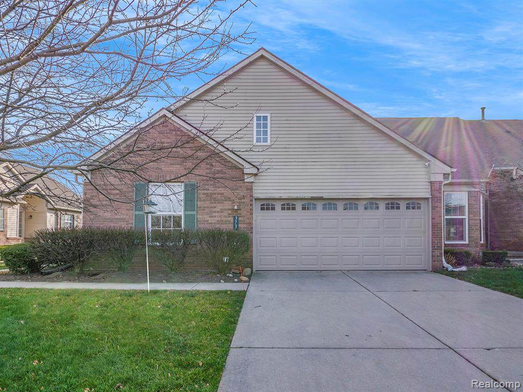 373 Daniel Ave - Photo 1