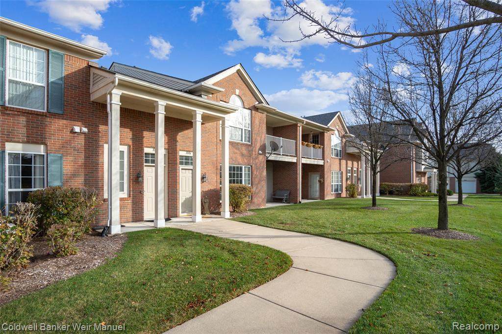 10106 Chesapeake Circle - Photo 1