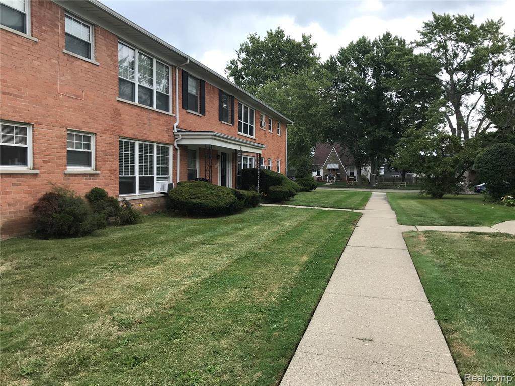 3225 Benjamin Ave - Photo 1