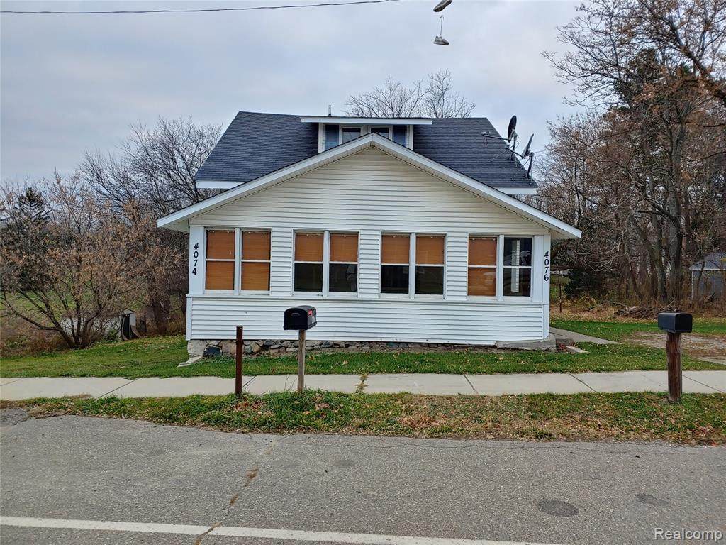4076 Oak St - Photo 1