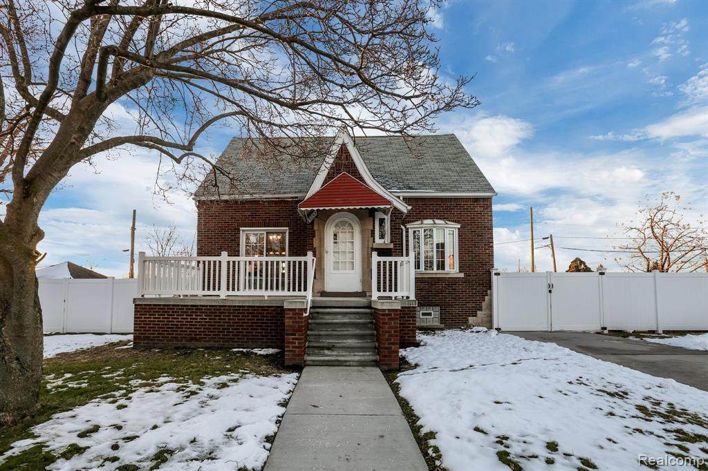 2042 5TH ST - Photo 1