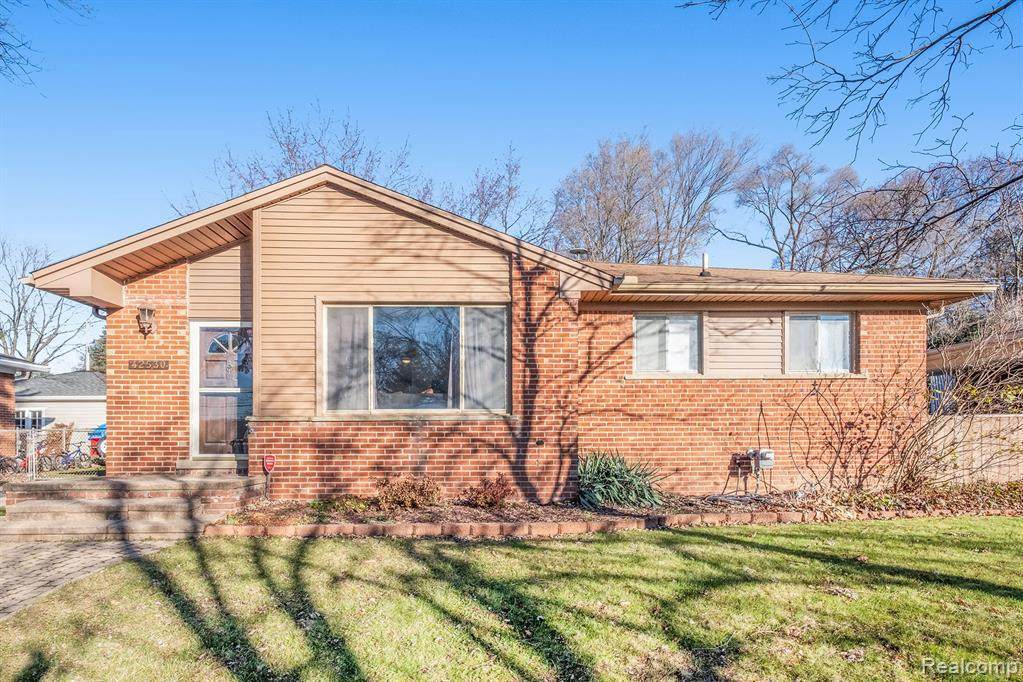 42530 Schoolcraft - Photo 1
