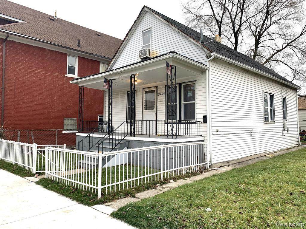 2424 Zinow St - Photo 1