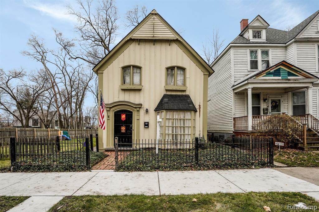 1515 Parker St - Photo 1