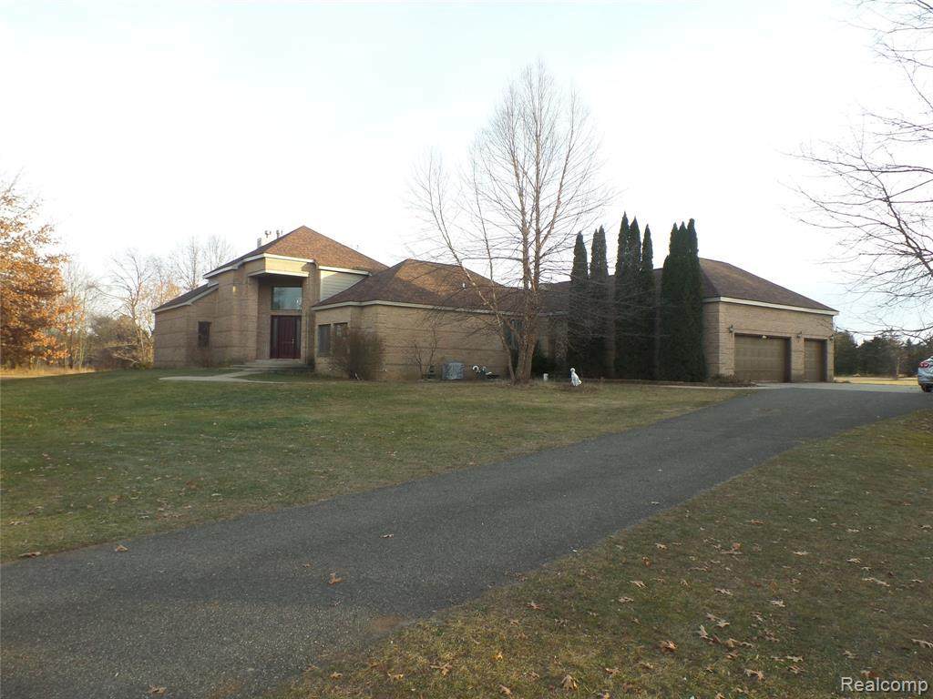 4501 Clarkston Rd - Photo 1
