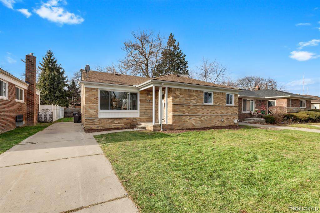 23061 Wildwood St - Photo 1