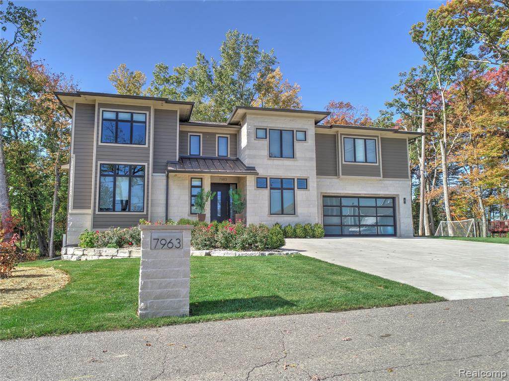 7963 Detroit Blvd - Photo 1