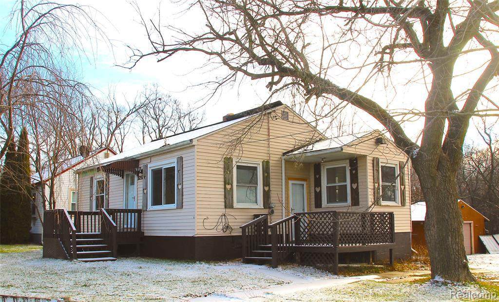 3257 Court St - Photo 1