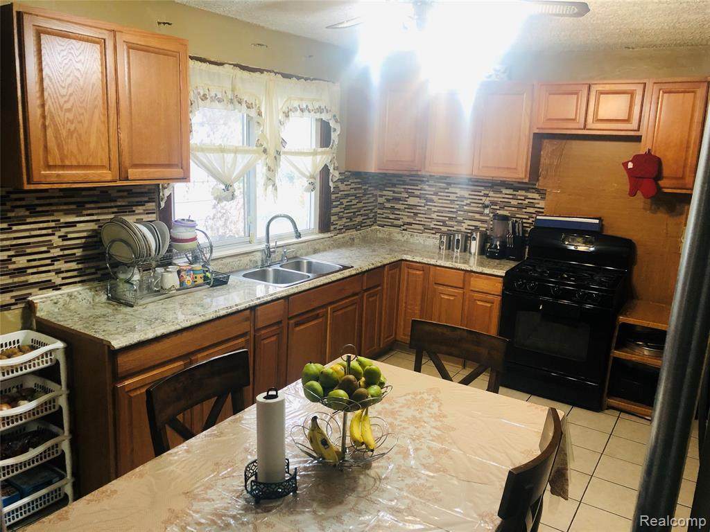 8827 Dennison St - Photo 1