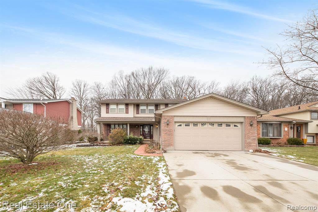 20316 Foxboro St - Photo 1