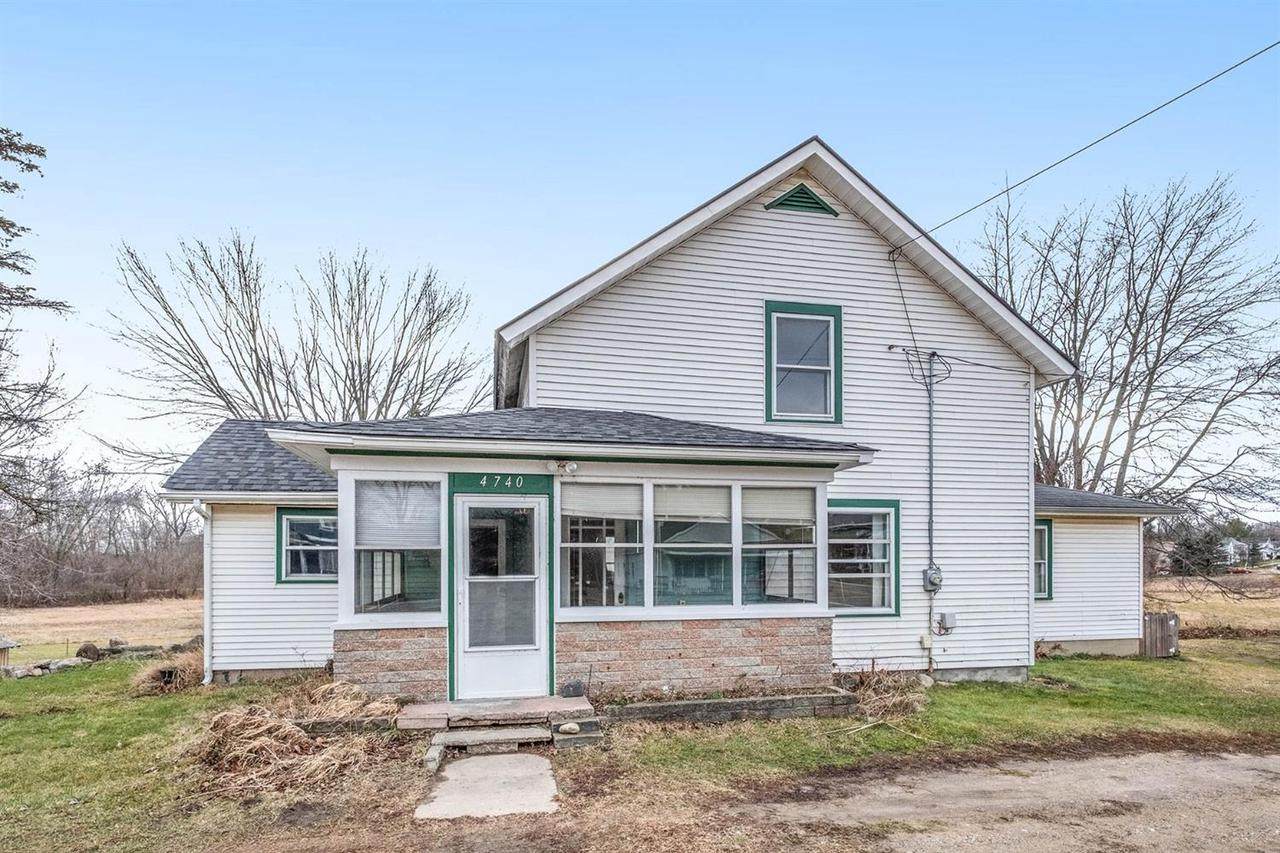 4740 Main St - Photo 1