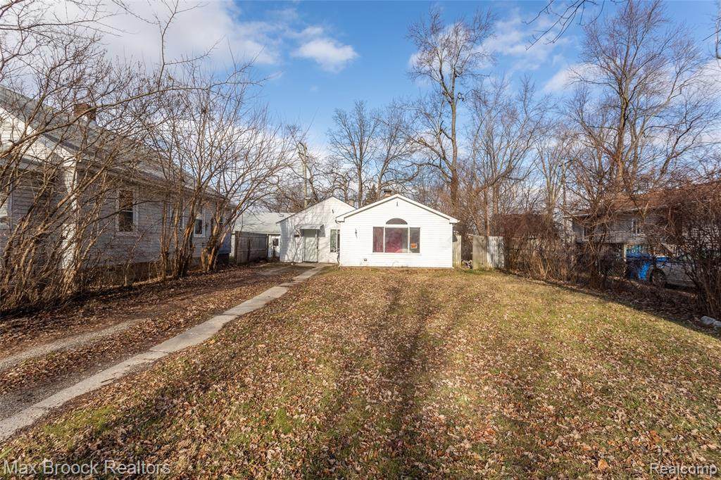 1068 Holbrook Ave - Photo 1