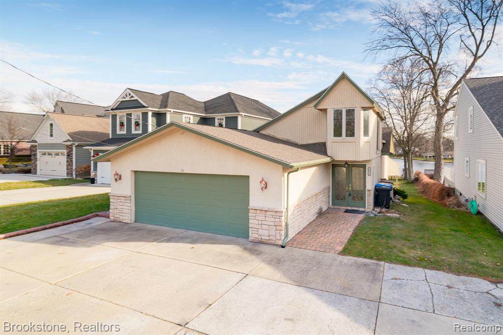 4090 Lamont Dr - Photo 1