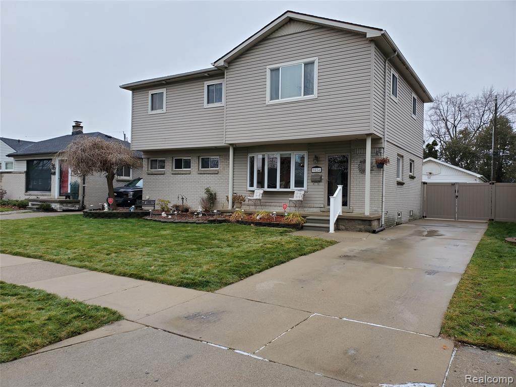 9824 Fox Ave - Photo 1