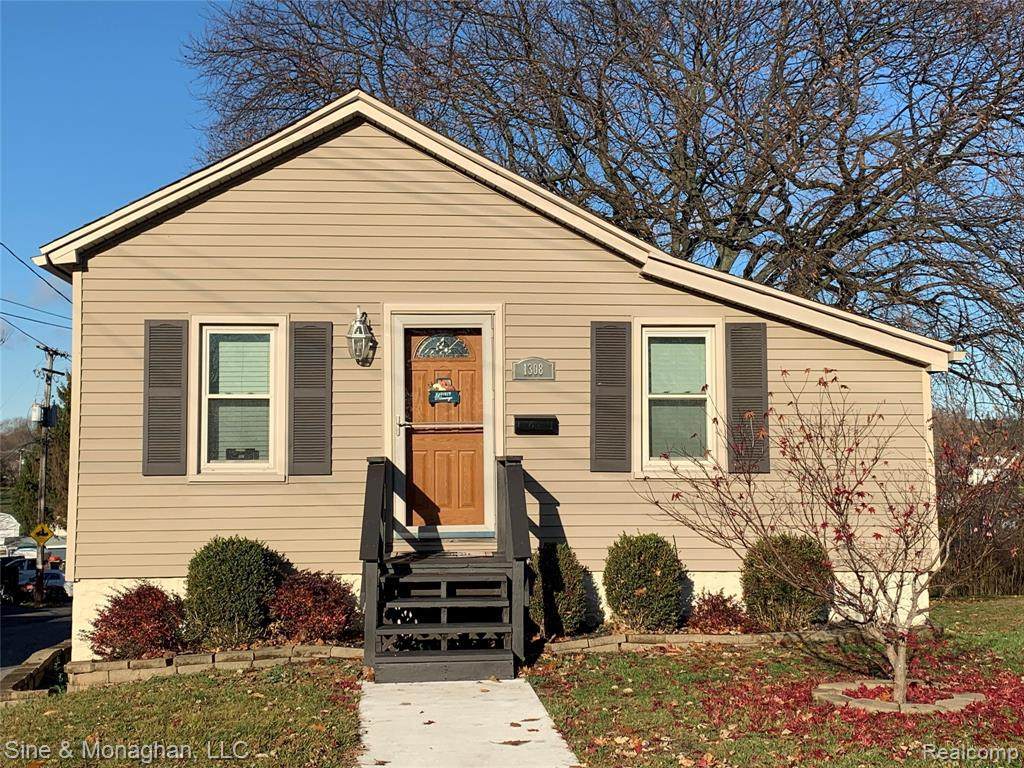1308 Saint Clair Hiwy - Photo 1