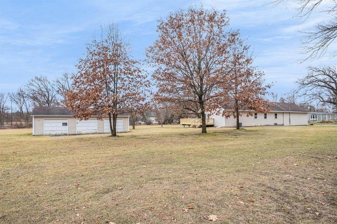 813 Munith Rd - Photo 1