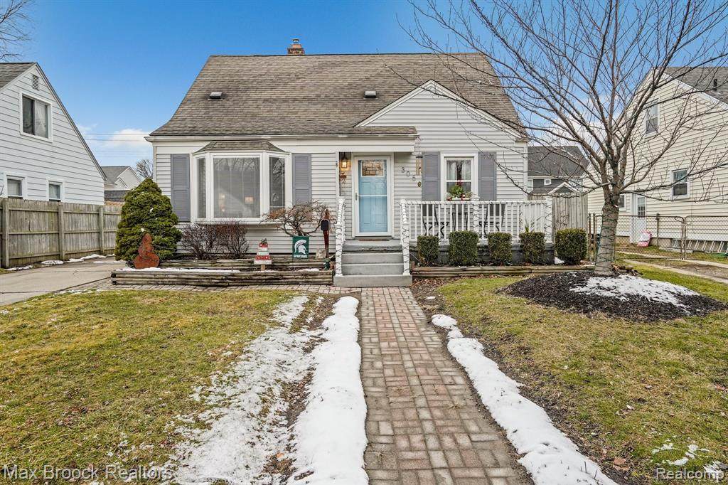305 Kenwood Ave - Photo 1