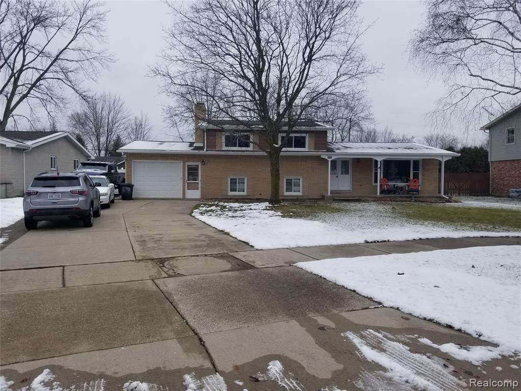 688 6TH ST - Photo 1