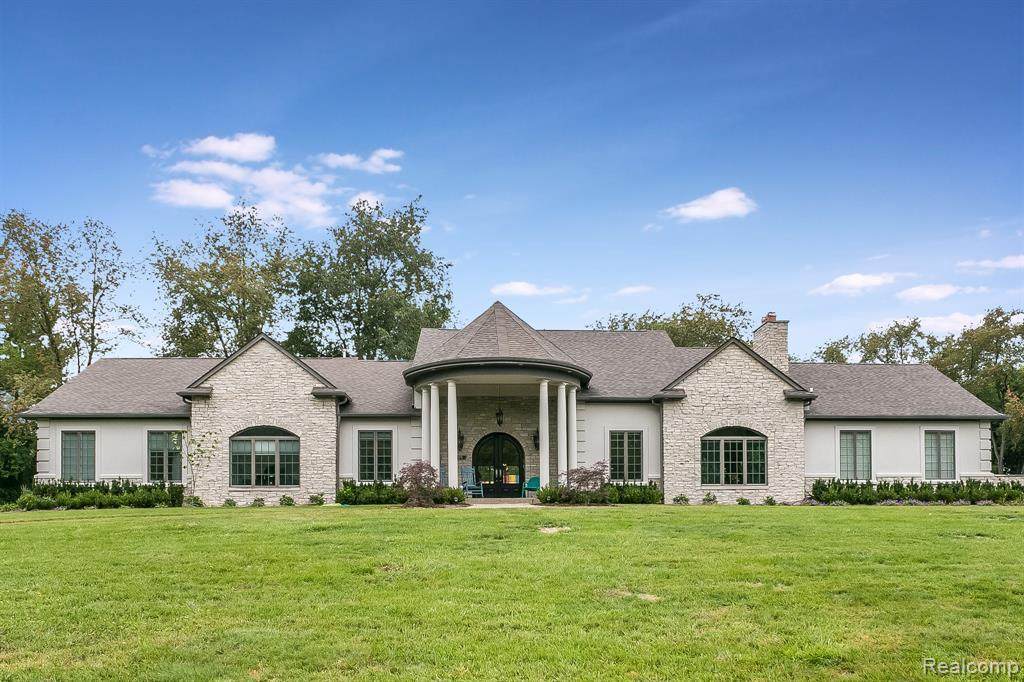 6330 Hills Dr - Photo 1