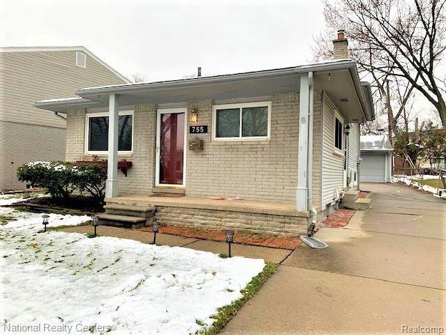 755 Langley Blvd - Photo 1