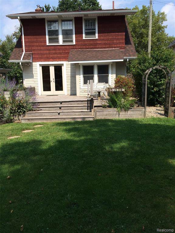 820 Dewey Ave - Photo 1