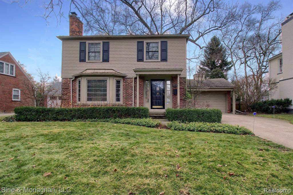 75 Hall Pl - Photo 1