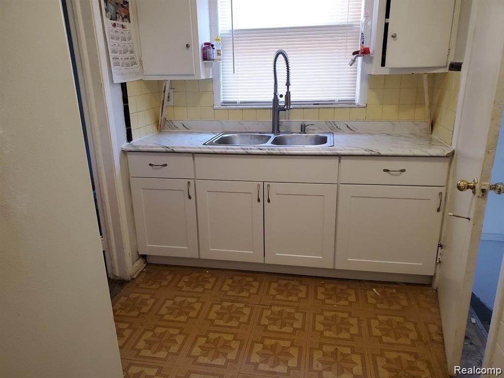 8281 Carlin St - Photo 1