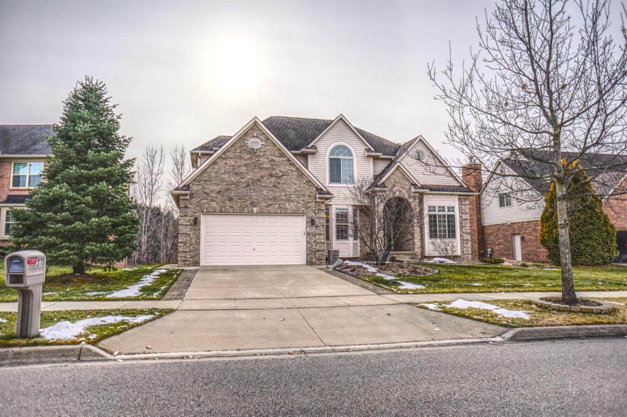 370 Fairways Ln - Photo 1