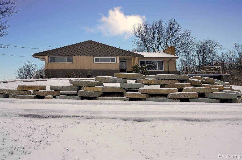 2357 Grand Blanc Rd - Photo 1
