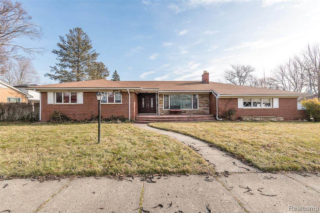 25717 Graceland Cir - Photo 1